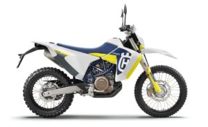 Husqvarna Enduro-Motorrad in modernem Design mit gelben und blauen Akzenten, ideal für Offroad-Abenteuer.
