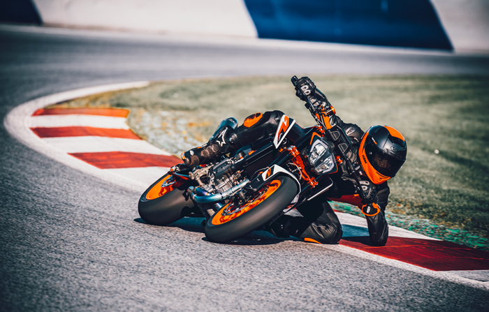 Mehr über den Artikel erfahren DIE 4 GROSSEN ‚W‘S DER NEUEN KTM 890 DUKE R