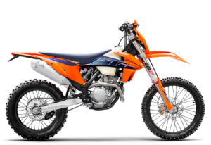 Das Bild zeigt eine KTM Enduro-Motorrad im sportlichen Design, ideal für Offroad-Abenteuer und Abenteuerfahrten.