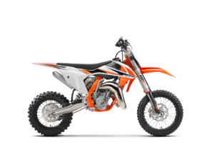 Das Bild zeigt ein KTM Motocross-Motorrad in orange und weiß, ideal für Offroad-Fahrten und sportliche Abenteuer.