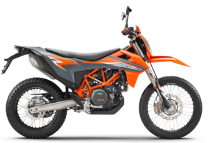 Die KTM 690 Enduro R ist ein leistungsstarkes Offroad-Motorrad mit einem sportlichen Design und robusten Reifen für Abenteuerfahrten.