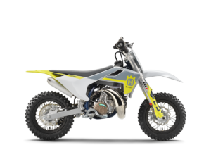 Husqvarna TC 250 Motocross-Motorrad in modernem Design mit gelben Akzenten und robusten Reifen.
