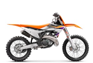 Das Bild zeigt ein orangefarbenes KTM-Motorrad mit modernem Design und robusten Reifen, ideal für Offroad-Abenteuer.