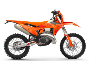 Die KTM SX 450 F in auffälligem Orange präsentiert sich als leistungsstarke Motocross-Maschine für Abenteuerlustige.