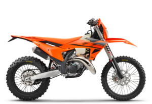 Das Bild zeigt ein KTM-Motorrad in auffälligem Orange, ideal für Offroad-Abenteuer und erhältlich bei GST-Berlin GmbH.