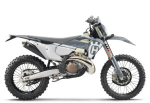 Husqvarna Enduro-Motorrad in modernem Design mit robusten Reifen und leistungsstarkem Motor, ideal für Offroad-Abenteuer.