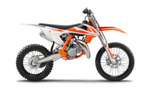 Motorrad der Marke KTM in auffälligem Orange und Weiß, ideal für Offroad-Abenteuer und erhältlich bei GST-Berlin GmbH.